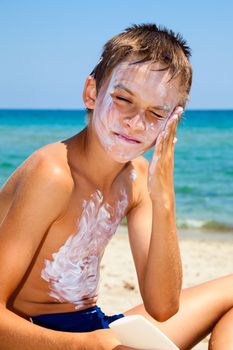 Child apply too much of sunblock cream