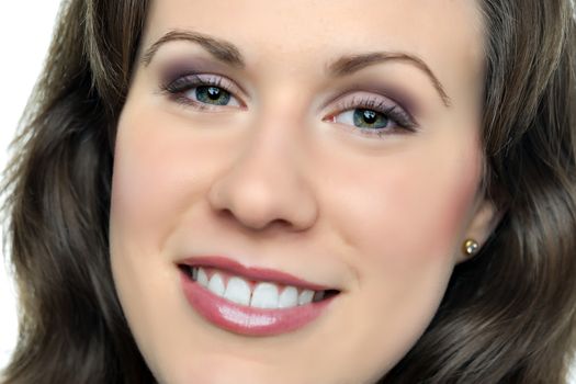 Face of a brunette smiling woman
