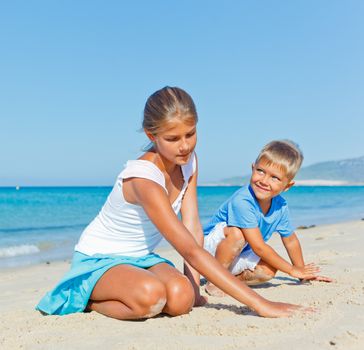Two cute kids playing on tropical beach