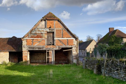 Dilapidated half-hipped Warwickshire barn, England.