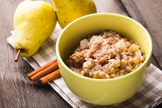 Oatmeal with pears and cinnamon and walnut