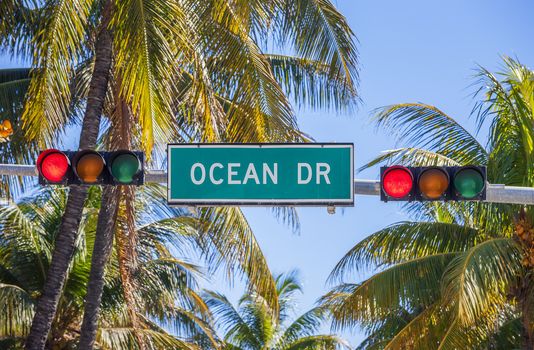 street sign of Ocean Drive in Miami South with traffic light 
