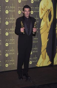 Antonio Banderas at the 2000 Alma Awards, in Pasadena, 04-16-00