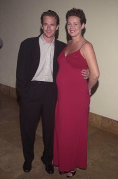 Luke Perry and Minnie Sharpe at the "Beverly Hills 90210" series wrap party in Hollywood, 04-04-00