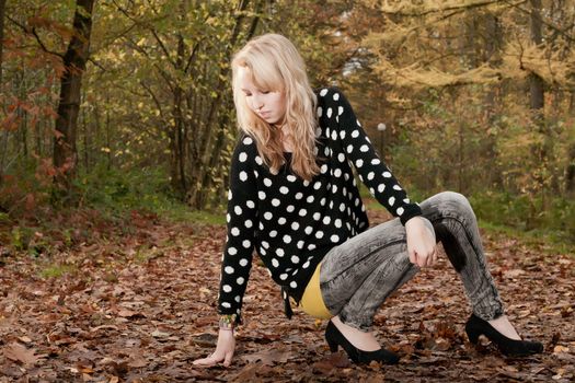 Blong teenage fashion girl in the autumn