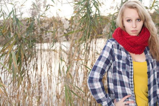 Blong teenage fashion girl in the autumn