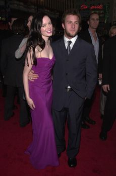 Rose McGowan and Scott Caan at the premiere of Warner Brother's "READY TO RUMBLE" in Hollywood, 04-05-00