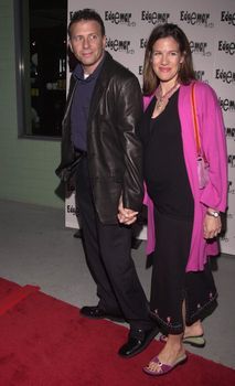 Paul Reiser and Paula Ravets at the "Starry Starry Night" fundraiser to benefit the Edgemar Center for the Arts. Santa Monica, 04-15-00