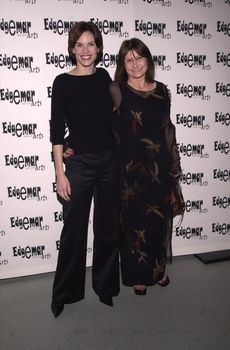 Hilary Swank and friend Holly at the "Starry Starry Night" fundraiser to benefit the Edgemar Center for the Arts. Santa Monica, 04-15-00