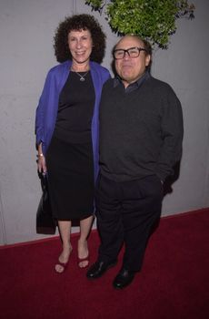 Rhea Perlman and Danny Devito at the premiere of Lions Gate Film's "THE BIG KAHUNA" in Hollywood, 04-26-00