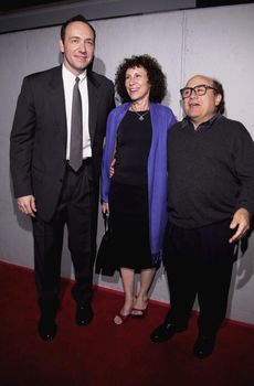 Kevin Spacey, Rhea Perlman and Danny Devito at the premiere of Lions Gate Film's "THE BIG KAHUNA" in Hollywood, 04-26-00