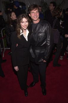 Bill Paxton and Louise Newbury at the premiere of Universal's "U-571" in Westwood, 04-17-00
