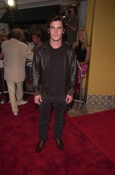 Josh Brolin at the premiere of Hollow Man in Westwood. 08-02-00