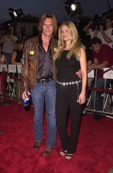Kevin Bacon and Kyra Sedgwick at the premiere of Hollow Man in Westwood. 08-02-00