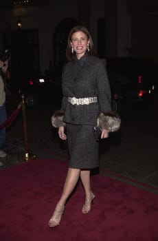 Mimi Rogers at the L.A. Free Clinic's 24th Annual Dinner, held in Beverly Hills, 12-04-00