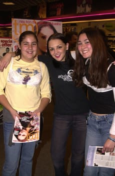 Rachael Leigh Cook at Sam Goody in Santa Monica to autograph the first copy of "Teen Movieline" which features her on the cover, 02-05-00