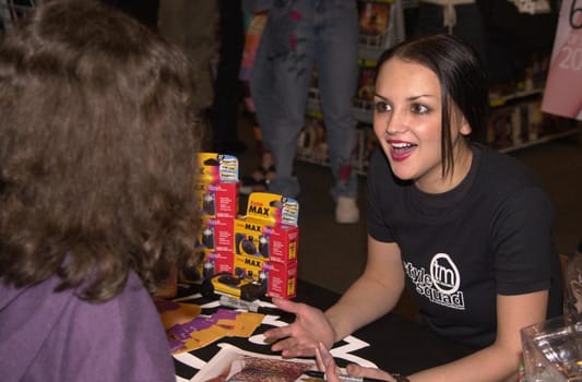 Rachael Leigh Cook at Sam Goody in Santa Monica to autograph the first copy of "Teen Movieline" which features her on the cover, 02-05-00