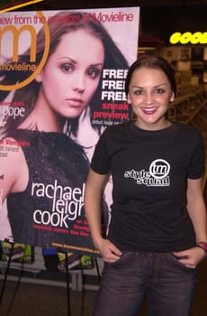 Rachael Leigh Cook at Sam Goody in Santa Monica to autograph the first copy of "Teen Movieline" which features her on the cover, 02-05-00