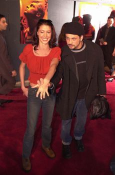 Shannon Elizabeth and Joe Reitman at the premiere of Twentieth Century Fox's "The Beach" in Hollywood, 02-02-00