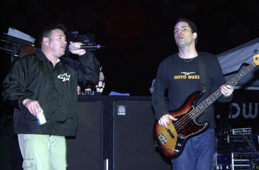 Steve Harwell and Paul De Lisle of Smashmouth at the Swatch Wave Tour surf competition and rock concert at the Queen Mary in Long Beach, 02-02-00