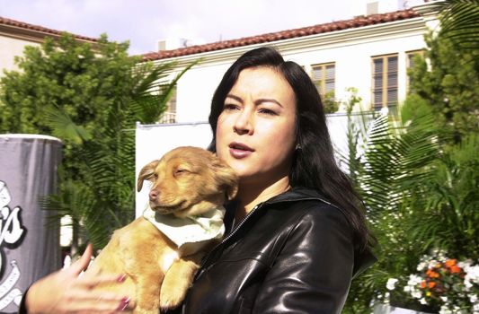 Jennifer Tilly at the "Barqs On The Backlot" event sponsored by Barq's Rootbeer, where celebrities and their dogs are the stars. 02-12-00