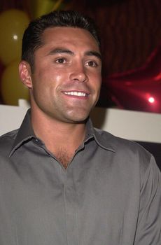 Oscar De La Hoya makes an appearance in Hollywood for McDonalds & "Lo Maximo de la Musica Latin" 07-11-00