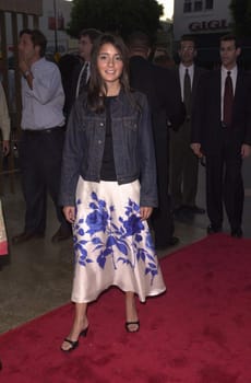 Shiri Appleby at the premiere of "Chuck & Buck" in Hollywood. 07-10-00