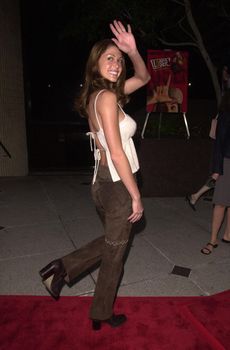 Shannon Elizabeth at the premiere of Loser in Westwood. 07-20-00