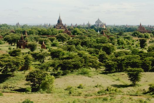 The plains of Bagan with its many Buddhist temples