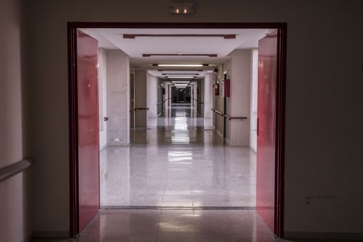 white hospital corridor, clean and hygienic space