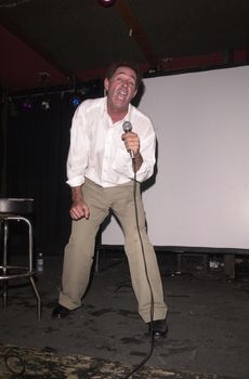 Barry Williams Barry Williams Barry Williams performs Brady Bunch hits and other tunes in Santa Monica. 07-13-00