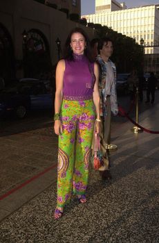 Mimi Rogers at Heal the Bay's "Bring Back The Beach" benefit to help clean up L.A.'s beaches. Beverly Hills, 06-14-00