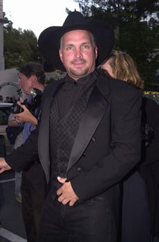 Garth Brooks at the Hollywood Bowl Hall of Fame gala, 06-23-00