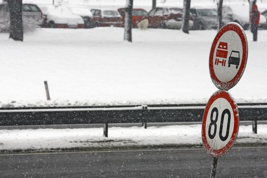 winter driving on highway and speed limit 80 per hour