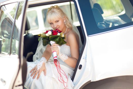 portrait of the bride in car  