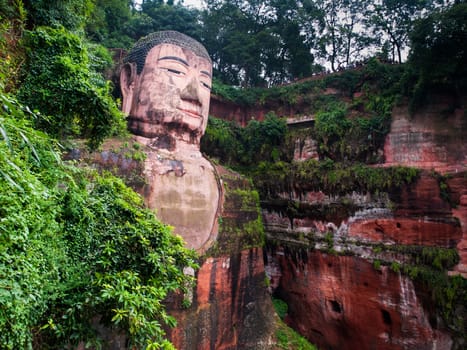 The largest Budha in the world (Leshan, Sichuan, China)