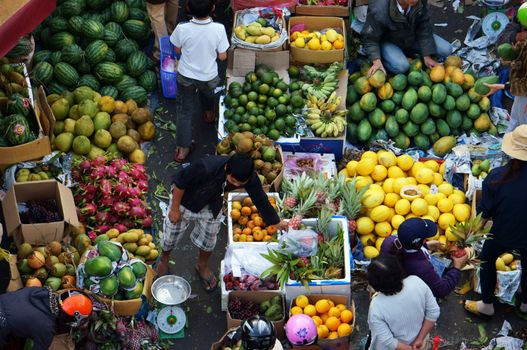 DA LAT, VIET NAM- FEBRUARY 8: People sell and buy fruits at farmers market in  Dalat, Viet Nam- February 8, 2013