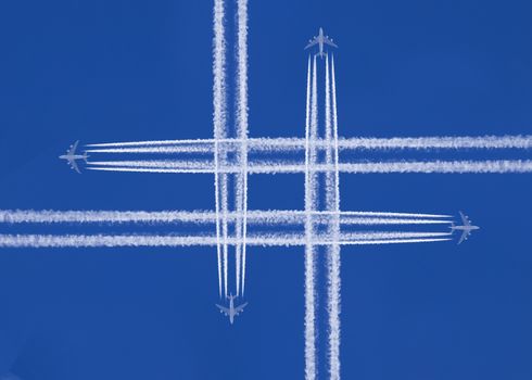 four planes that cross in the sky