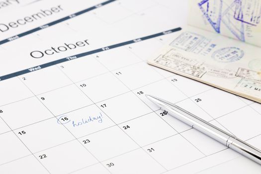 note date of holiday planning on calendar