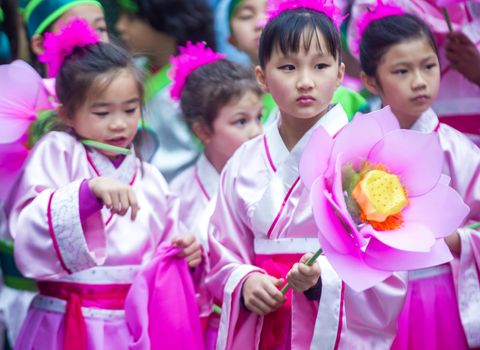 SAN FRANCISCO - FEB 15 : Unidentified dress up children performing during the Chinese New Year Parade in San Francisco , California on February 15 2014 , It is the largest Asian event in North America 