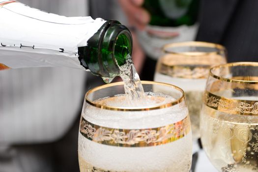 pouring champagne in glasses
