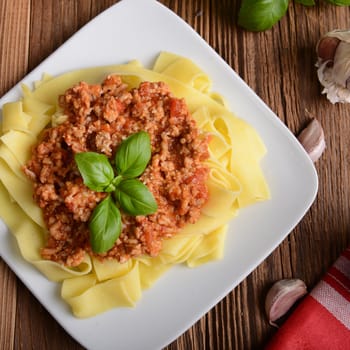 tagliatelle with cheese sauce garnished with basil leaves