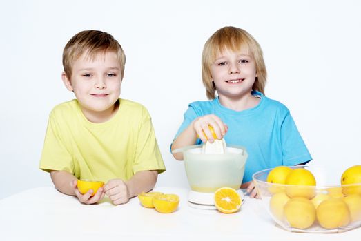 Children squeeze out orange juice 