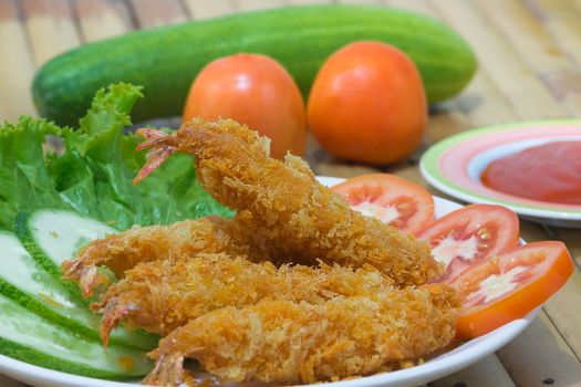Fried shrimp with sauce and vegetables