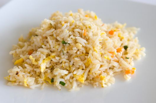 Fried rice with eggs placed in the dish.