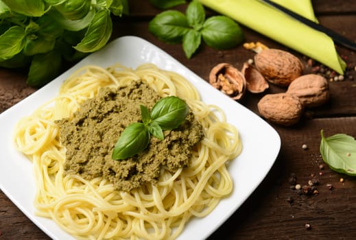 Pasta with green pesto
