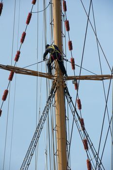 Service maintenance of tree Houseboat
