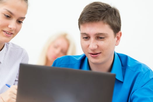 students together to discuss the lecture, come together, looking at laptop monitor