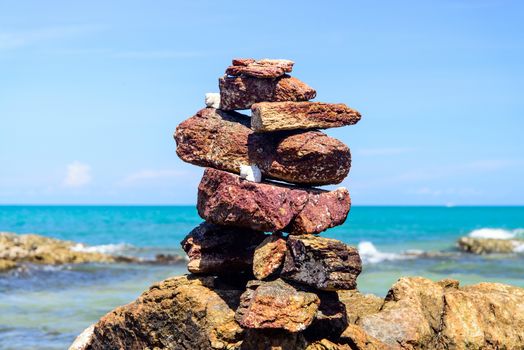 Balancing of pebbles each other on the seacoast 