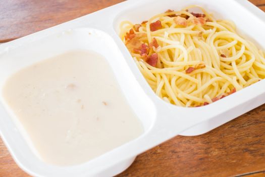 Ready meal with spaghetti carbonara